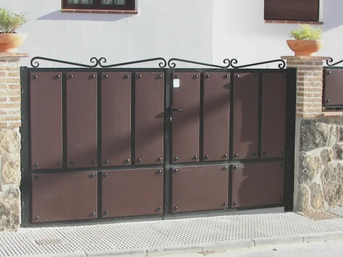 Hierro y forja rejas balcones y barandillas puertas y cerramientos